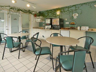 Super 8 By Wyndham Golden Hotel Restaurante foto